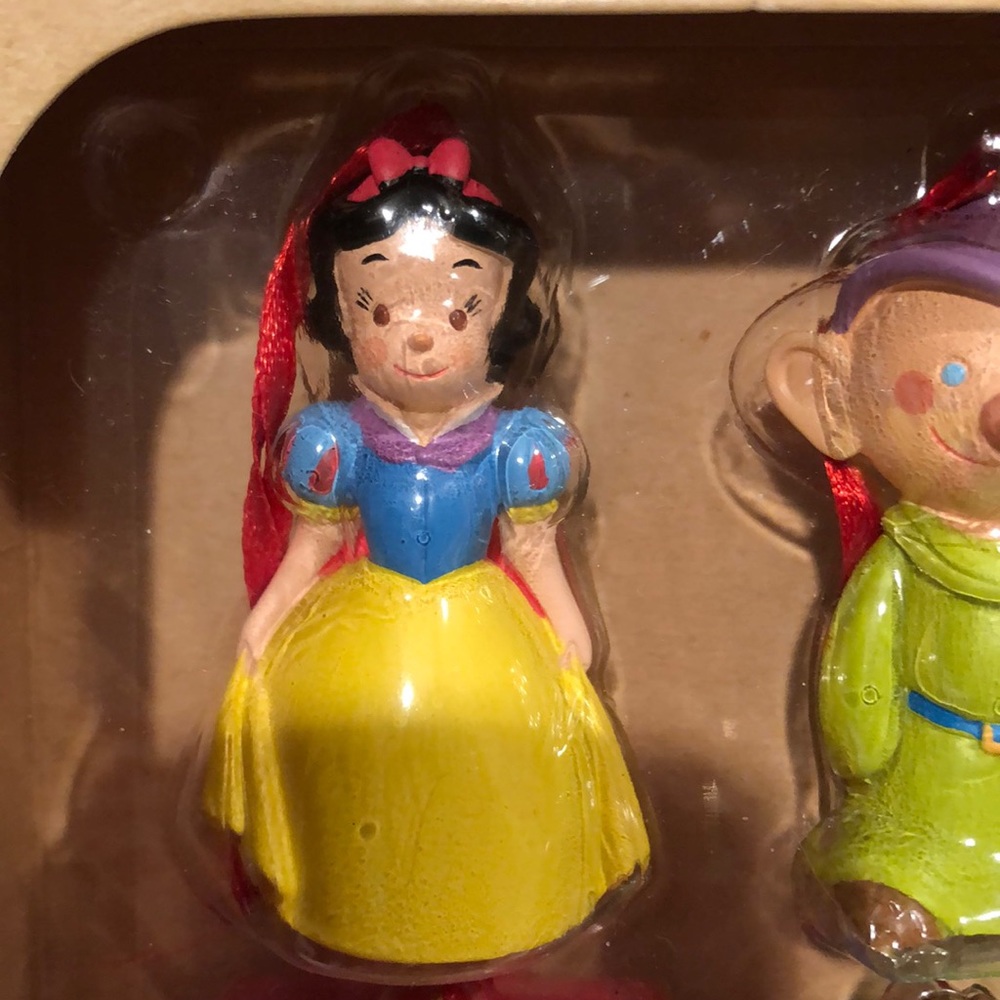 Disney Snow White Sketchbook minis 4 ornaments - Picture 2 of 6